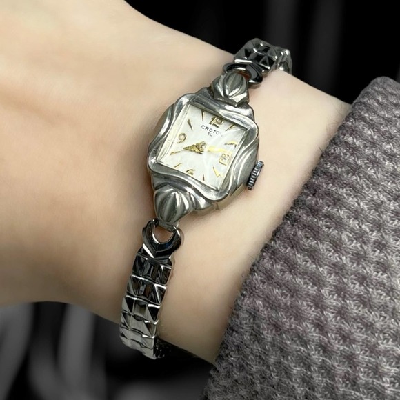 Silver Tone Dainty Watch Croton Minimalist Old Money Aesthetic - Picture 1 of 6